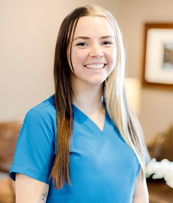 Dental assistant Alyssa